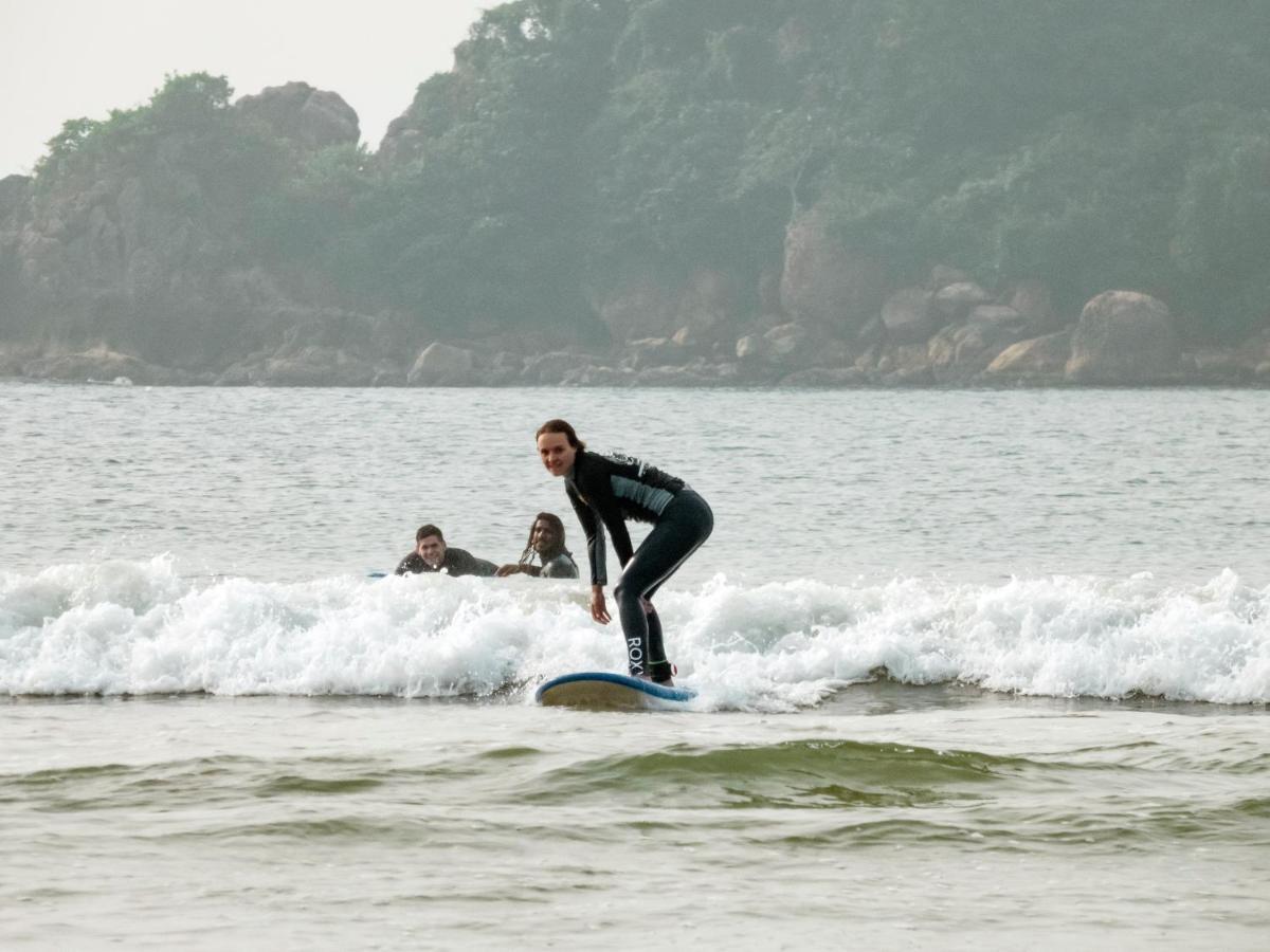 Surf & Party Weligama Hostel Kültér fotó