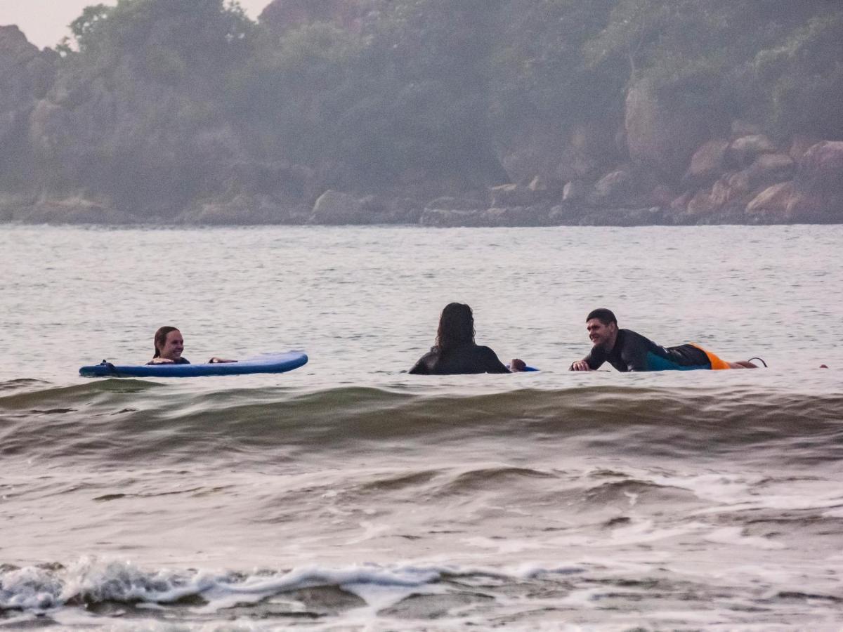 Surf & Party Weligama Hostel Kültér fotó