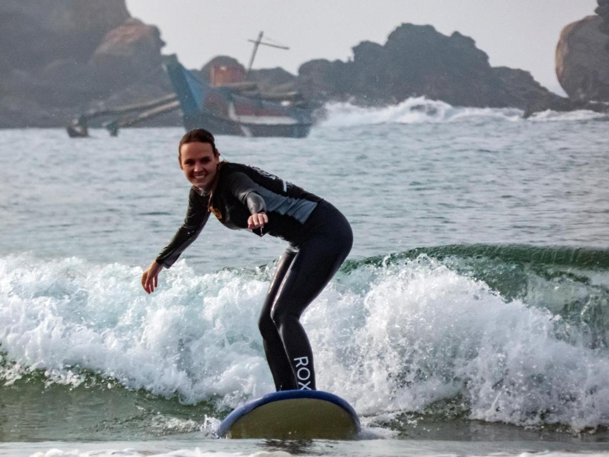 Surf & Party Weligama Hostel Kültér fotó